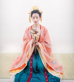 changan-moon:  Traditional Chinese hanfu | Tang dynasty fashion