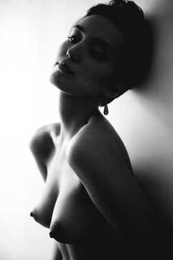 Sensual hot girls masturbating live on free adult webcams Click