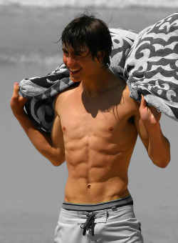 sixpackde:  https://www.tumblr.com/blog/sixpackde