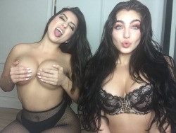 babylaurenxxx:  👻👻 with my girl on snap tonight! hmu to