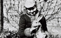 webofhistory:  Beatrix Potter and Peter Rabbit (ca. 1910’s)