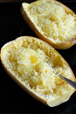 foodffs:  Pumpkin-Spaghetti Squash Mac and Cheese Boats Really