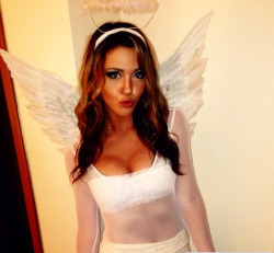 halloweenisforthesexy:  Even sexy angels rock the duck face from