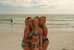 three blondes #bikinis