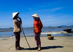 socialfoto:Chat!, Long Hai, Vietnam by milliganjohn #SocialFoto