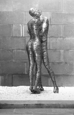 f-l-e-u-r-d-e-l-y-s:   Steel Monumental Human Forms by  Jordi