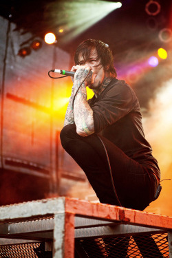 mustard-and-mayonnaise-free:  suicide silence