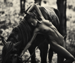 fleshandblonde:  Neigh nude