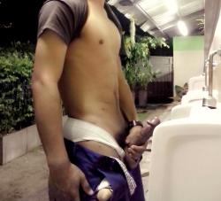 bigasianman:  thaiexhibit:  Public toilet mmm…..  Fat Thai