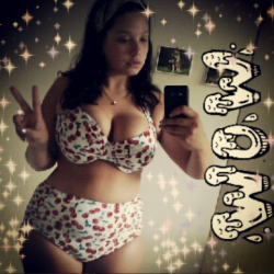 curveappeal:  Me in my new Bettie Paige Retro swimsuit! Love