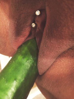 sex-kink-porn:  complexion-excellence:  Eat your veggies!  https://karluuh.tumblr.com/