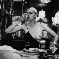 19minutes30seconds:Photography by Helmut Newton