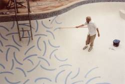atavus:  David Hockney painting his pool