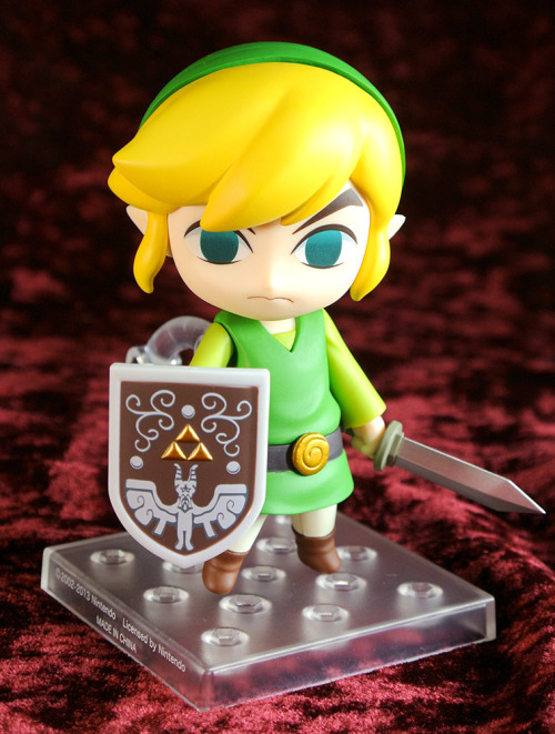 squeakykins:  muhplastic:  Nendoroid Wind Waker Link  I want this very badly