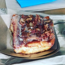 glamoramamama75:  Oh dude.  @oldwestcinnamonrolls maple bacon