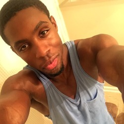 dominicanblackboy:  Deliciously yummy Deangelo Jackson!