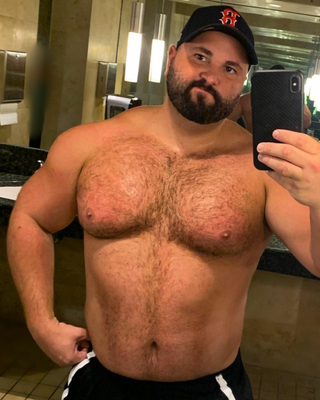 bear-hairy:Déjanos tu comentario 🐻. Rebloguea y comparte