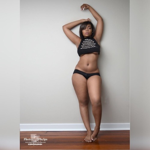 London Cross @mslondoncross  showing off her fitness and why her photos go viral.. of course with my awesome humor and maybe camera skills.#photosbyphelps  #thick #hips #abs #fitness #allWomenBeautiful  #feet #curvy #curvesfordays