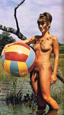 transsexualnudists:  Retro transsexual nudist