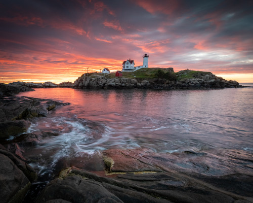 saxiquine:  backroad-song:York Beach, Maine   Such a beautiful