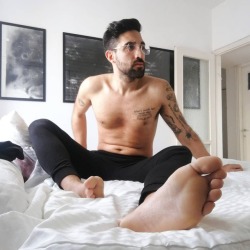 gayfeetjack2:Yotamtur sockless, shirtless, bearded and barefoot