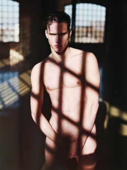 gonakedco:  boyswithoutbriefs:Shaded nude gonaked.co   men’s