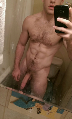 cuddlyuk-gay:    I generally reblog pics of guys with varying