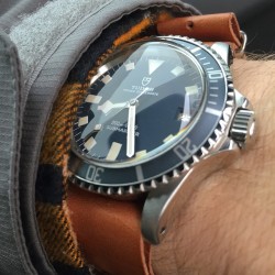 womw:Another shot of the Tudor Snowflake on @Hodinkee leather