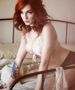 prettyredheadpics:  Great Babe stockings Photo 