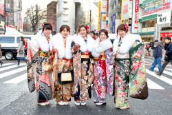 tokyo-fashion:Pretty Japanese kimono on the streets of Shibuya