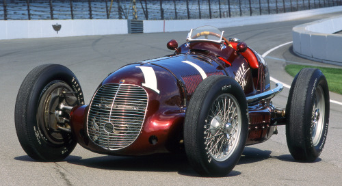 carsthatnevermadeitetc:  Maserati 8CTF, 1938. The car that achieved