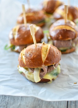 do-not-touch-my-food:Roast Beef and Brie Sliders with Caramelized