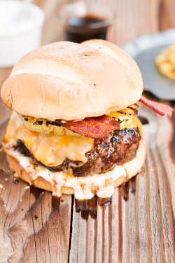 Do they really have this burger on the fuckin picnic table? Wouldn’t