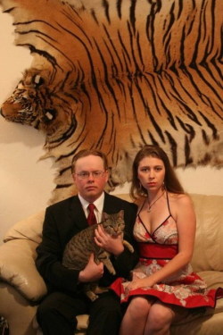 oddersite:  odd family with pussy fetish