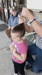 brownglucose:  onlylolgifs:  daddy makes the perfect bun  I bet