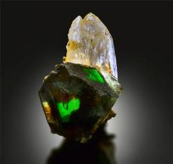mineralists:  Fluorite On Quartz Erongo Mountains, Namibia