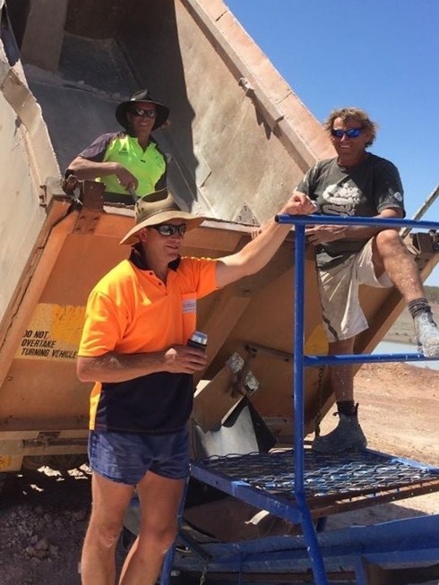 tradieboots:  #aussie#blokes#straight#boots#hi-vis