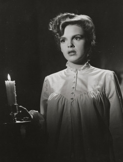 judyinlove:  Judy Garland as Lady Macbeth in Presenting Lily