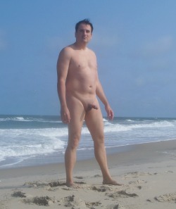 nudistguysonly:  Thanks for the photo submission