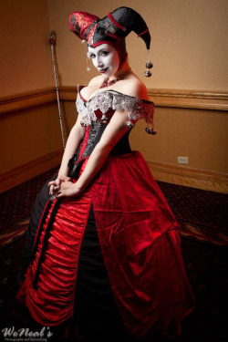 cosplayadoration:  Masquerade Ball Harley Quinn. Photographer: Zandragon