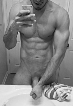 2hot2bstr8:  omg the things i’d do to this man and his big cock….  YUMツ