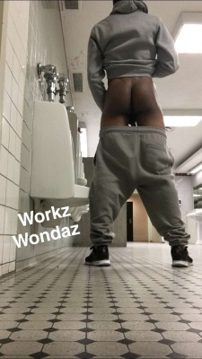 workzwondaznyc:  I need a weedman that delivers he sexy and all