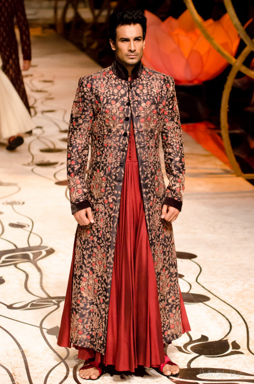 jazzsparks:  Rohit Bal India Bridal Fashion Week 2013 (x) 