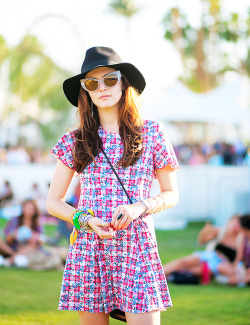  Zoey Deutch at the Coachella Valley Music and Arts Festival