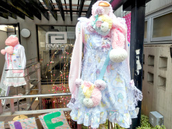 tokyo-fashion:Cute pastel fashion outside of the Nile Perch boutique
