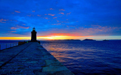 outdoormagic:  sunrise 022 by goat1412 on Flickr. 
