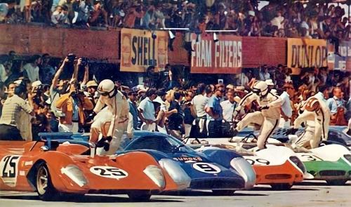 frenchcurious:Départ des 12 Heures Sebring 1969 - 1- Chris Amon,