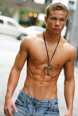 those-cute-boys:  crush-for-guys:  hotnshirtless:  http://bit.ly/1k6YtPW