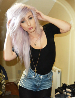 luxuriousr0se:  Just another one of me for the face page, sorry!