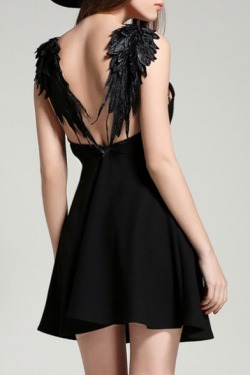 sneakysnorkel:  Fashion Dresses. Black  \  Black Blue  \  White